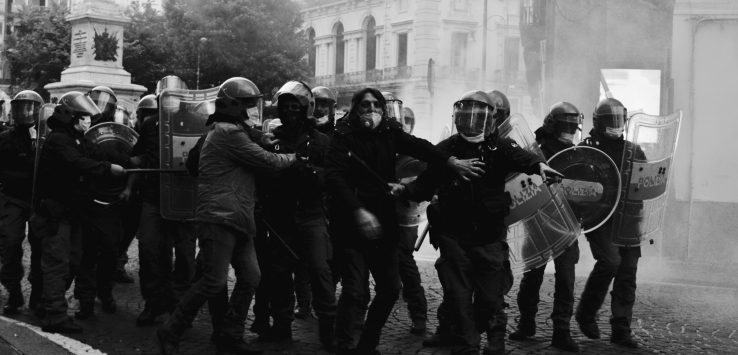 Napoli scontri polizia